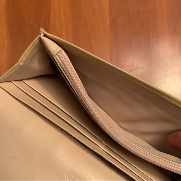 Coach patent leather wallet in nude - Picture 7 of 14